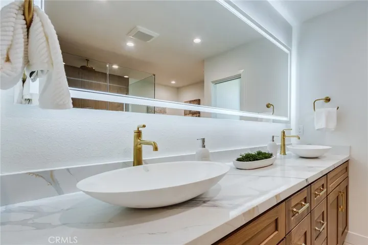 11919 Mayfield 2, Los Angeles, California 90049