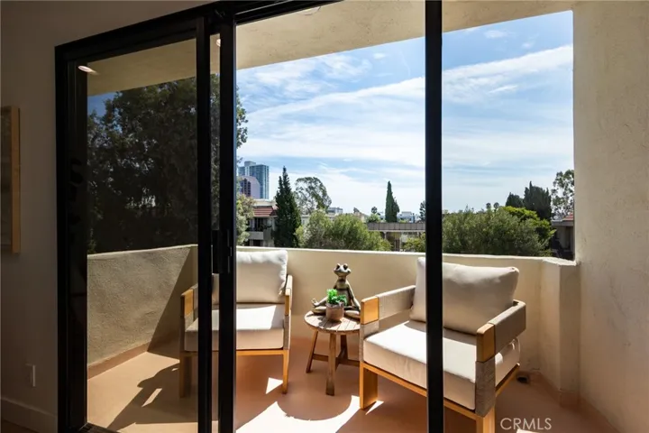 11919 Mayfield 2, Los Angeles, California 90049