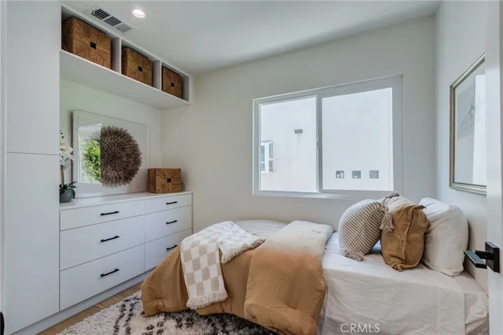 11919 Mayfield 2, Los Angeles, California 90049