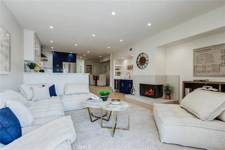 11919 Mayfield 2, Los Angeles, California 90049