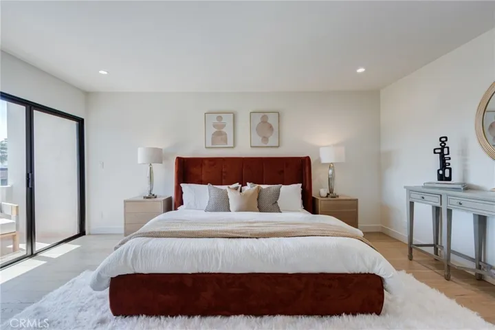 11919 Mayfield 2, Los Angeles, California 90049