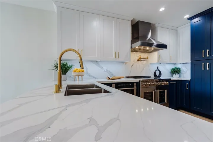 11919 Mayfield 2, Los Angeles, California 90049