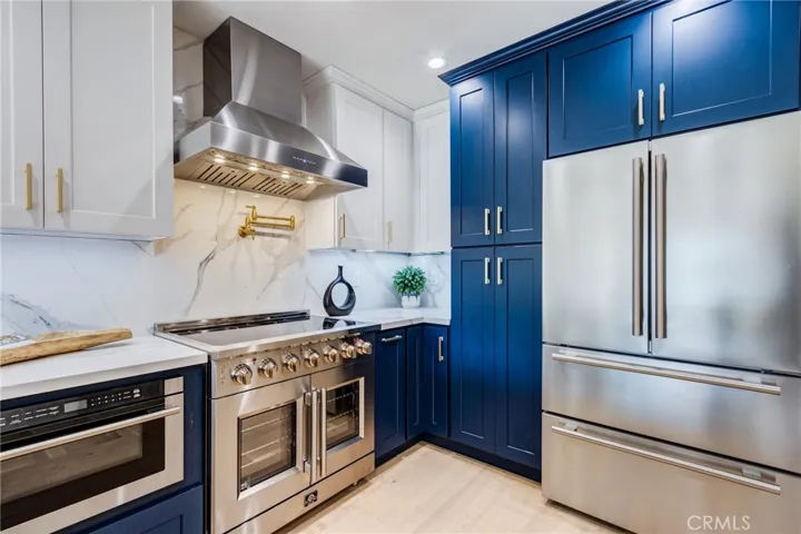 11919 Mayfield 2, Los Angeles, California 90049