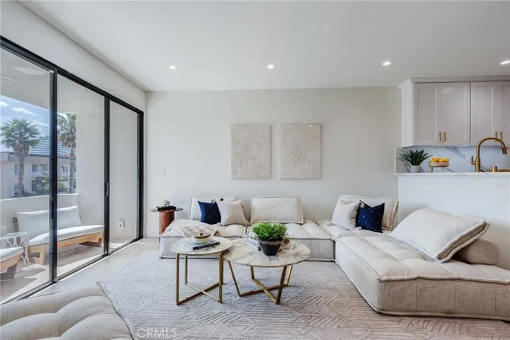 11919 Mayfield 2, Los Angeles, California 90049