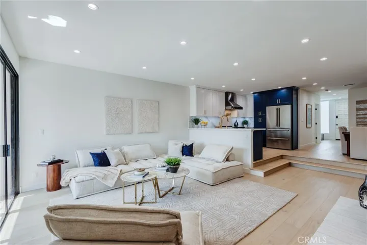 11919 Mayfield 2, Los Angeles, California 90049