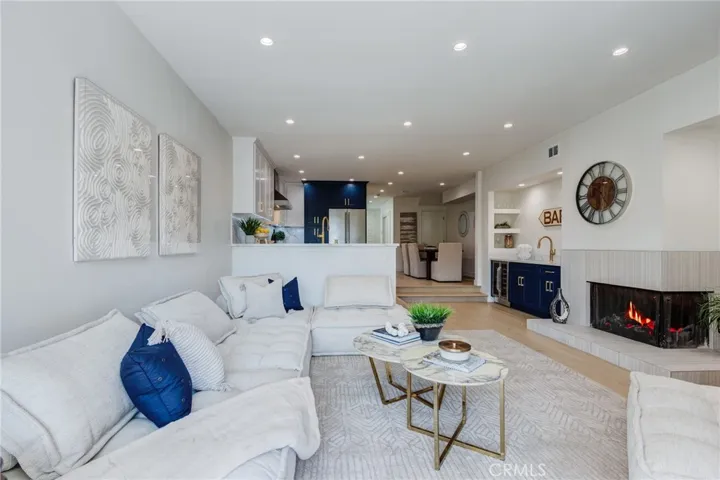 11919 Mayfield 2, Los Angeles, California 90049