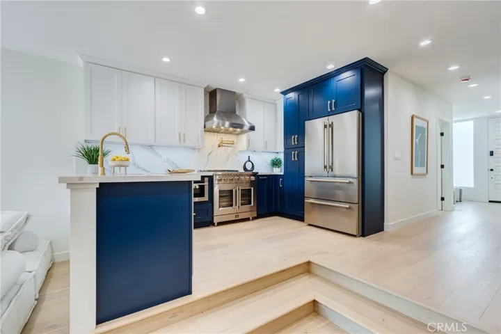 11919 Mayfield 2, Los Angeles, California 90049