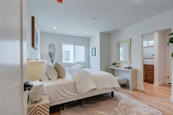 11919 Mayfield 2, Los Angeles, California 90049