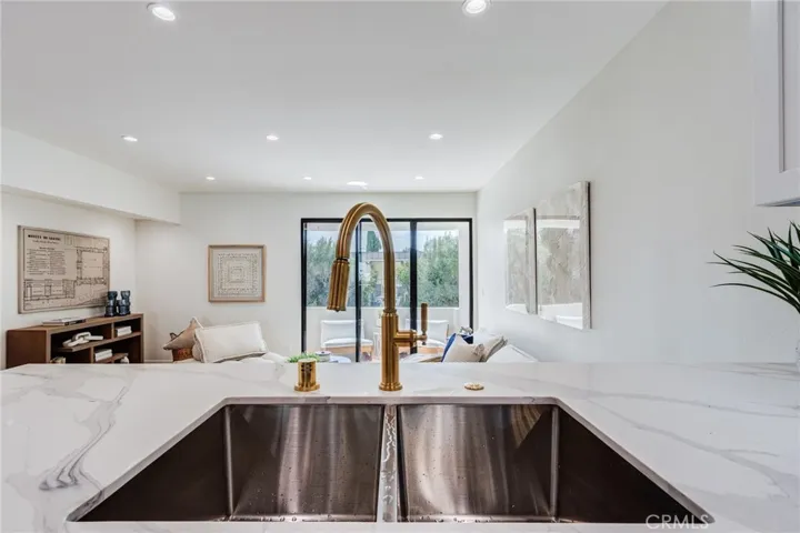 11919 Mayfield 2, Los Angeles, California 90049