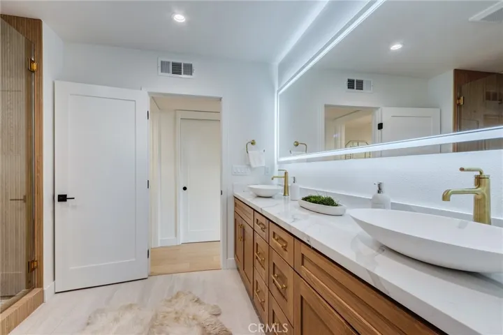 11919 Mayfield 2, Los Angeles, California 90049