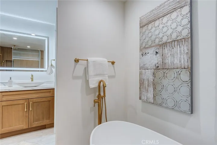 11919 Mayfield 2, Los Angeles, California 90049