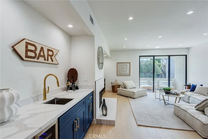 11919 Mayfield 2, Los Angeles, California 90049