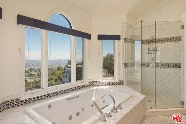 Seperate Shower