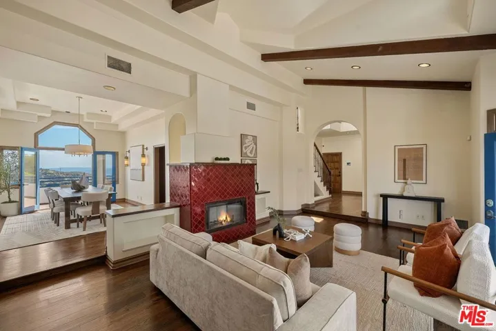 Formal Living leading to Forma