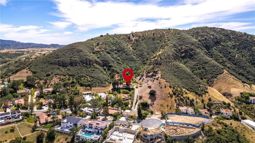 Extreme Privacy Surrounded by the Mountains