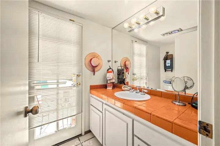 Full Bathroom on Main Floor