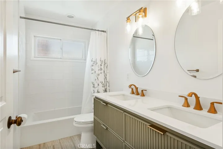 Upstairs hall bath