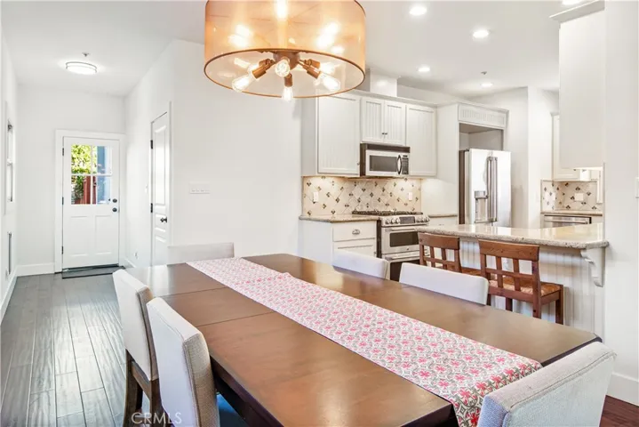 Open kitchen/ dining room