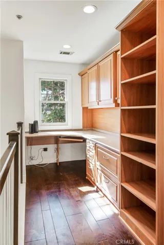 Bonus office area