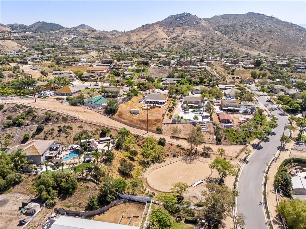 Public riding arena