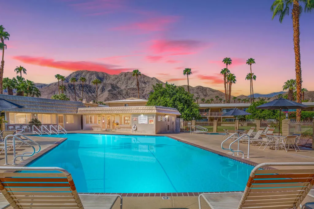 DB S POOL SUNSET