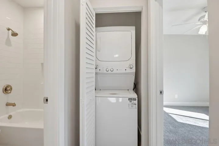 3/2 - 818sf - In Unit Laundry