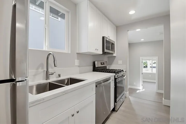 1/1 - 400sf - In Unit Laundry