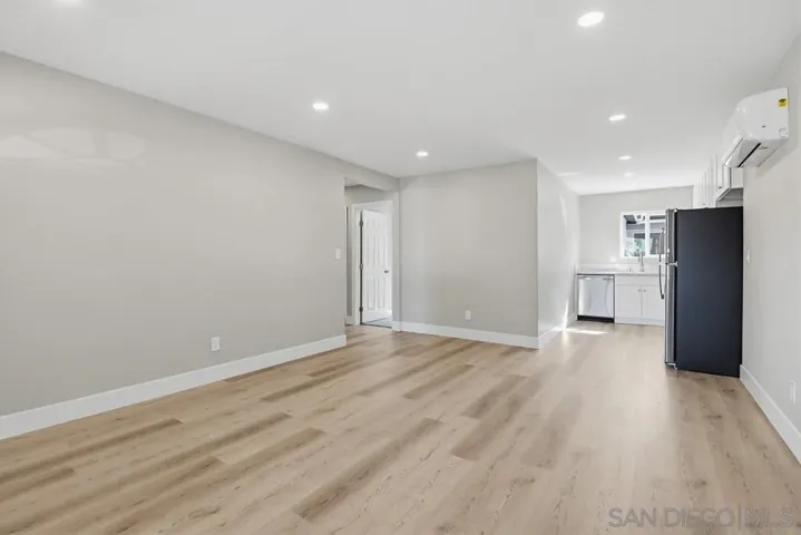 3/1 - 871sf - In Unit Laundry