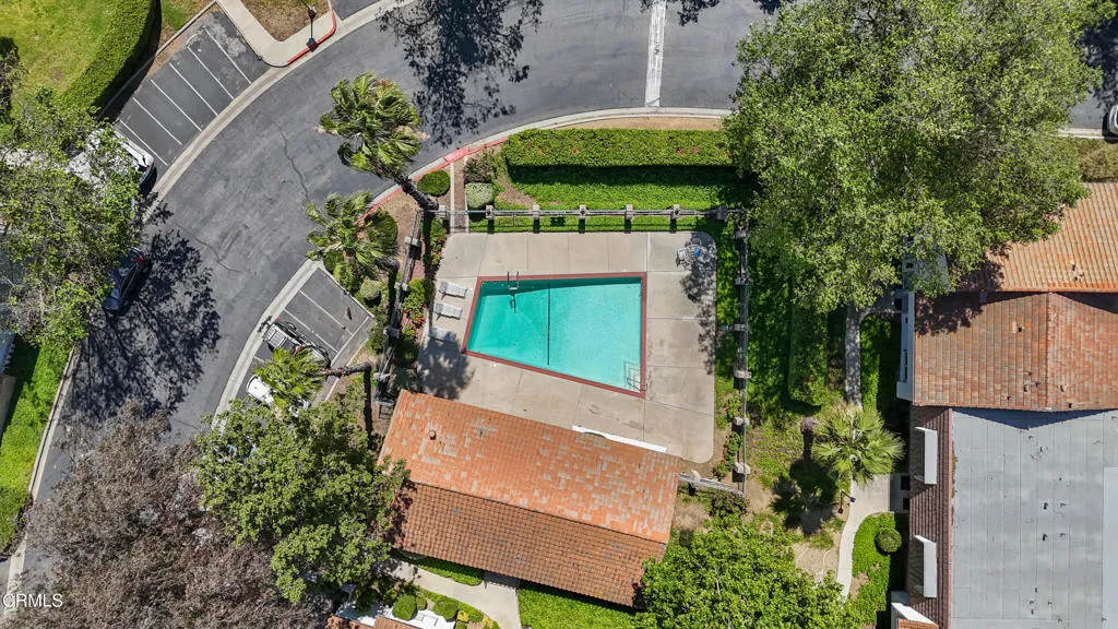 Drone, pool