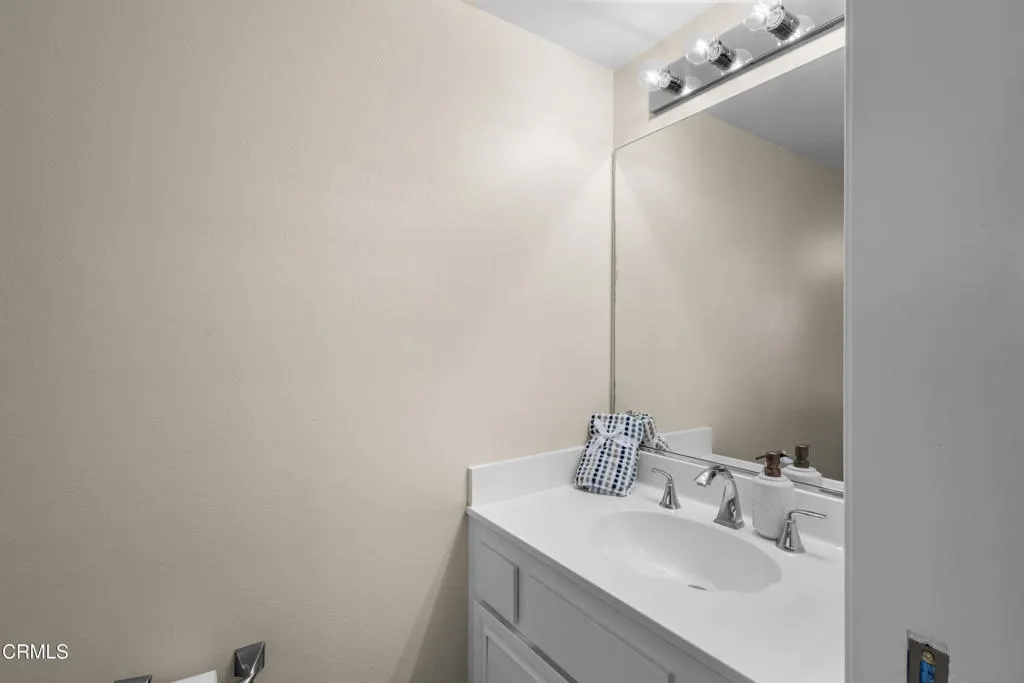 Bathroom Downstairs 1.1
