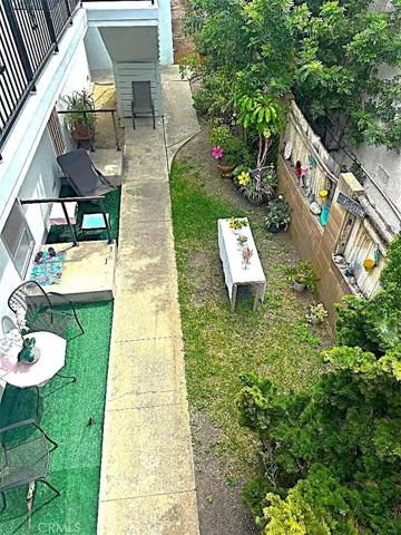 The Central Yard Area Offers Privacy and a Nice Community Area For The Tenants.