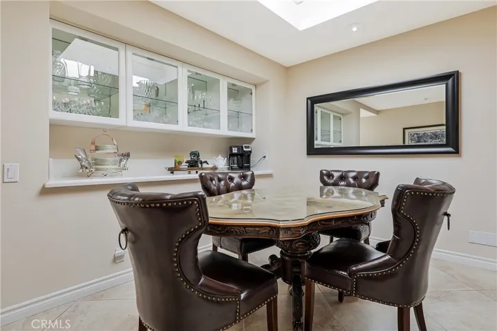 Breakfast room with Skylight