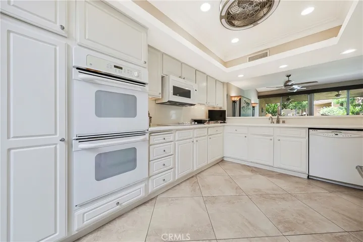 Large kitchen with pleanty of cabinets