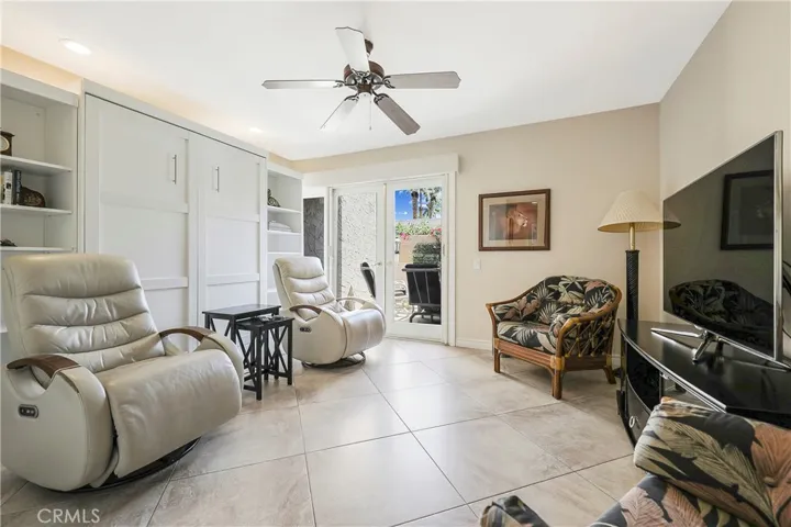 Den or 3rd bedroom with pulldown bed