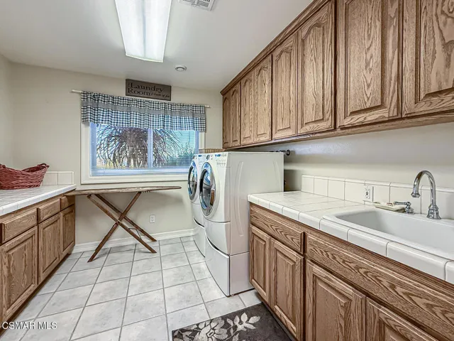 hHall Bath and Laundry3