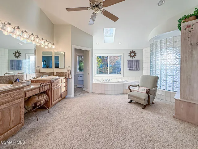 iPrimary Bedroom Suite9