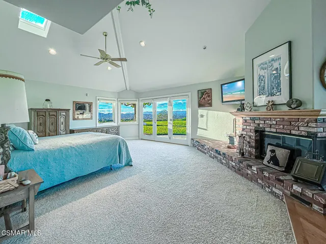 iPrimary Bedroom Suite5