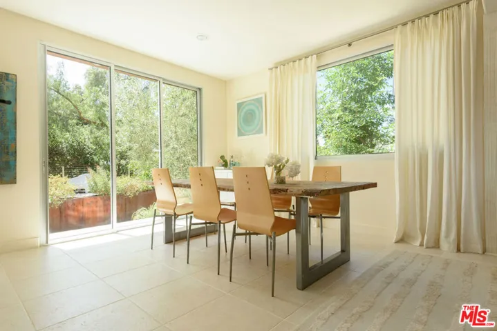 Dining area with triple slider