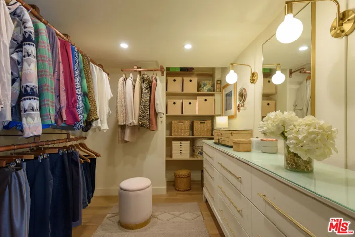 Walk in closet
