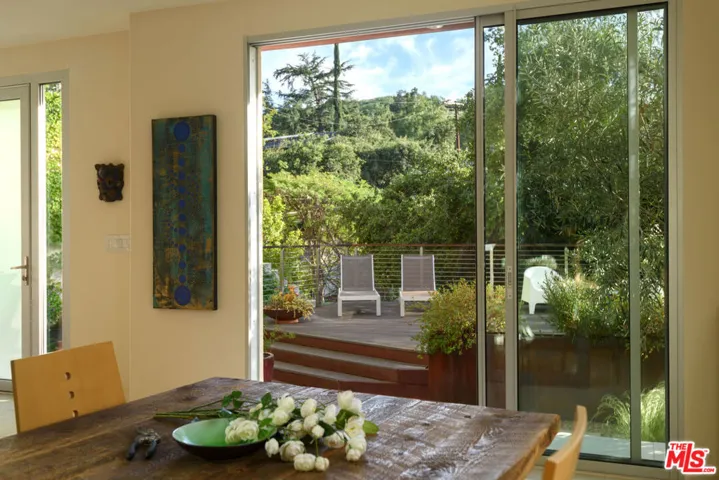 Dining area with triple slider