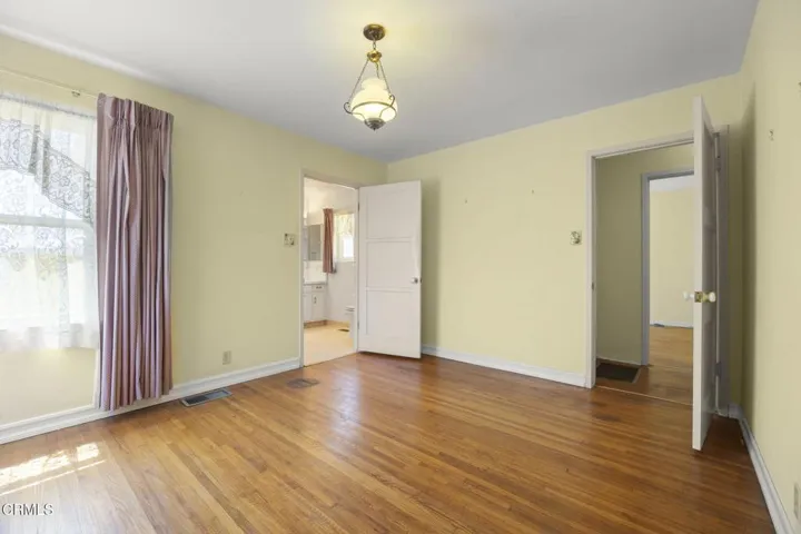 21-web-or-mls-SeaoroStudios-3662LomaVist