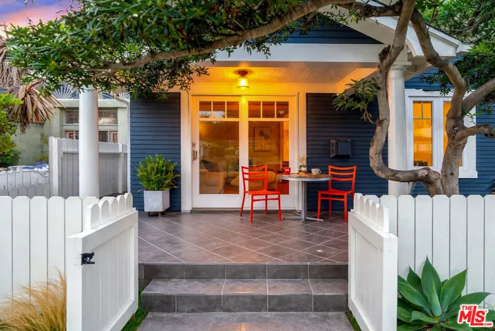 Charming Venice Canals Cottage