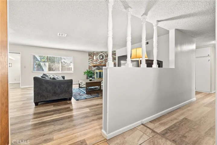 entry to livingroom