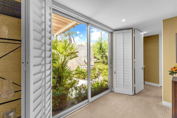 Primary to exterior court yard