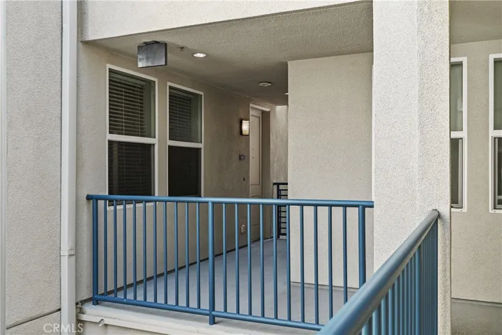 Welcome Home Spacious Corner Unit Only 1 Common Wall