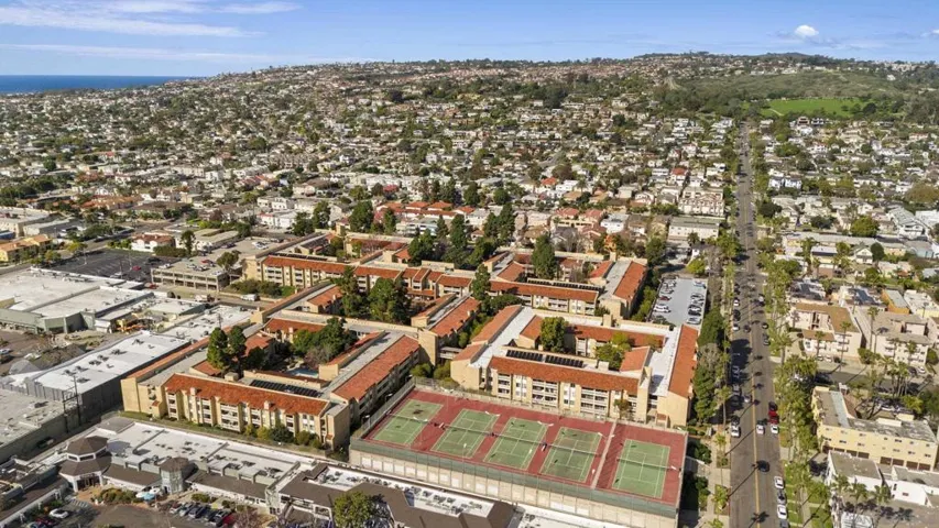 5 Tennis Courts!