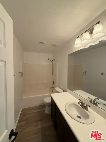 Bathroom (2nd Floor)