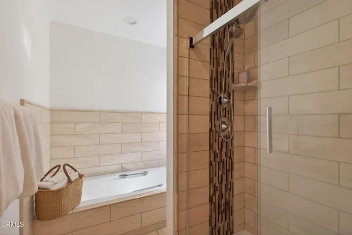 57-web-or-mls-UpmarketMedia-3774Gro-037