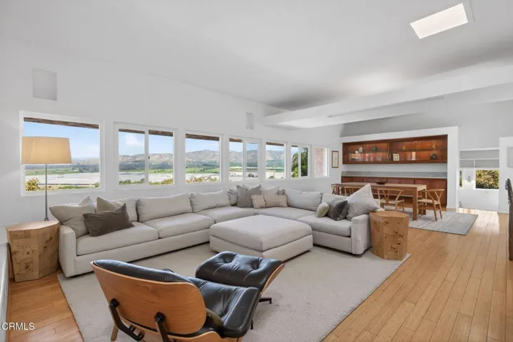 18-web-or-mls-UpmarketMedia-3774Gro-074