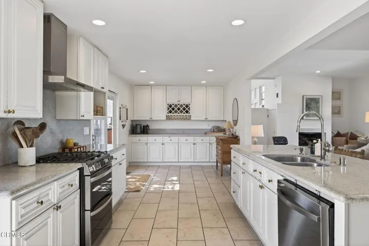 35-web-or-mls-UpmarketMedia-3774Gro-145